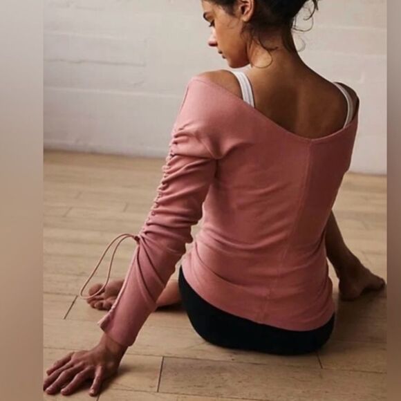 Nwt free people go the distance layer long sleeve v neck top pink cinnamon - Picture 2 of 6